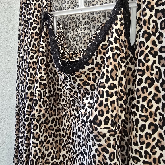 Leopard Print Pajama Set With Robe - Picture 2 of 3